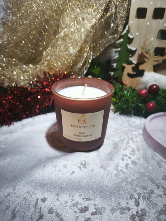 Χειροποίητο κερί σόγιας Whiskey Caramel σε γυάλινο ποτήρι